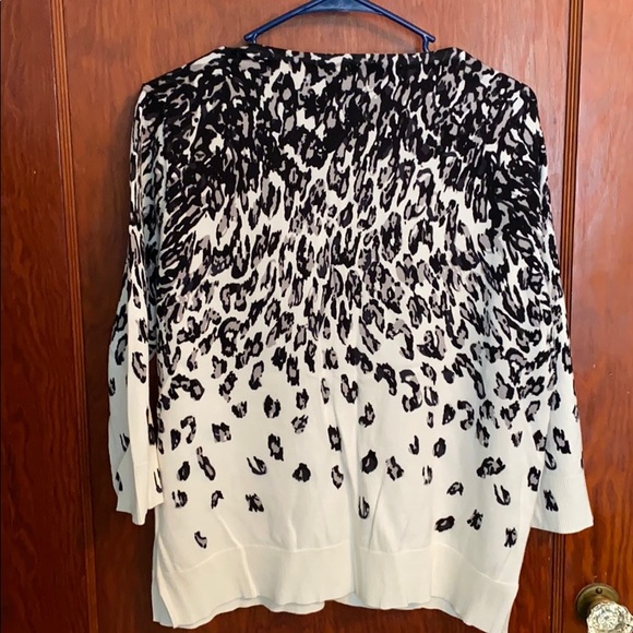 Beautiful animal print sweater - Picture 3 of 5